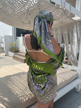 Load image into Gallery viewer, Satin wrap in emerald green
